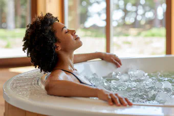 Discover what cold plunging means and its science-backed benefits — boosted mood, increased energy, and deeper sleep. Find out how to start safely.