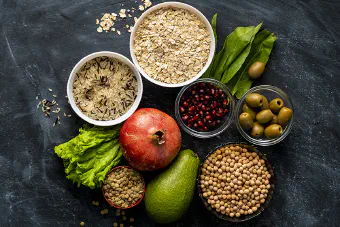 Discover how dietary fiber helps you lose weight by keeping you fuller for longer, regulating blood sugar, and which types are best for weight loss.