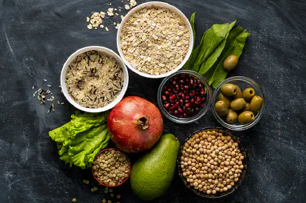 Discover how dietary fiber helps you lose weight by keeping you fuller for longer, regulating blood sugar, and which types are best for weight loss.