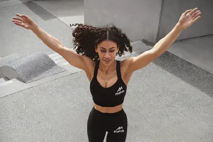 Discover how a positive mindset transforms your fitness journey. Learn science-backed strategies and self-talk techniques.